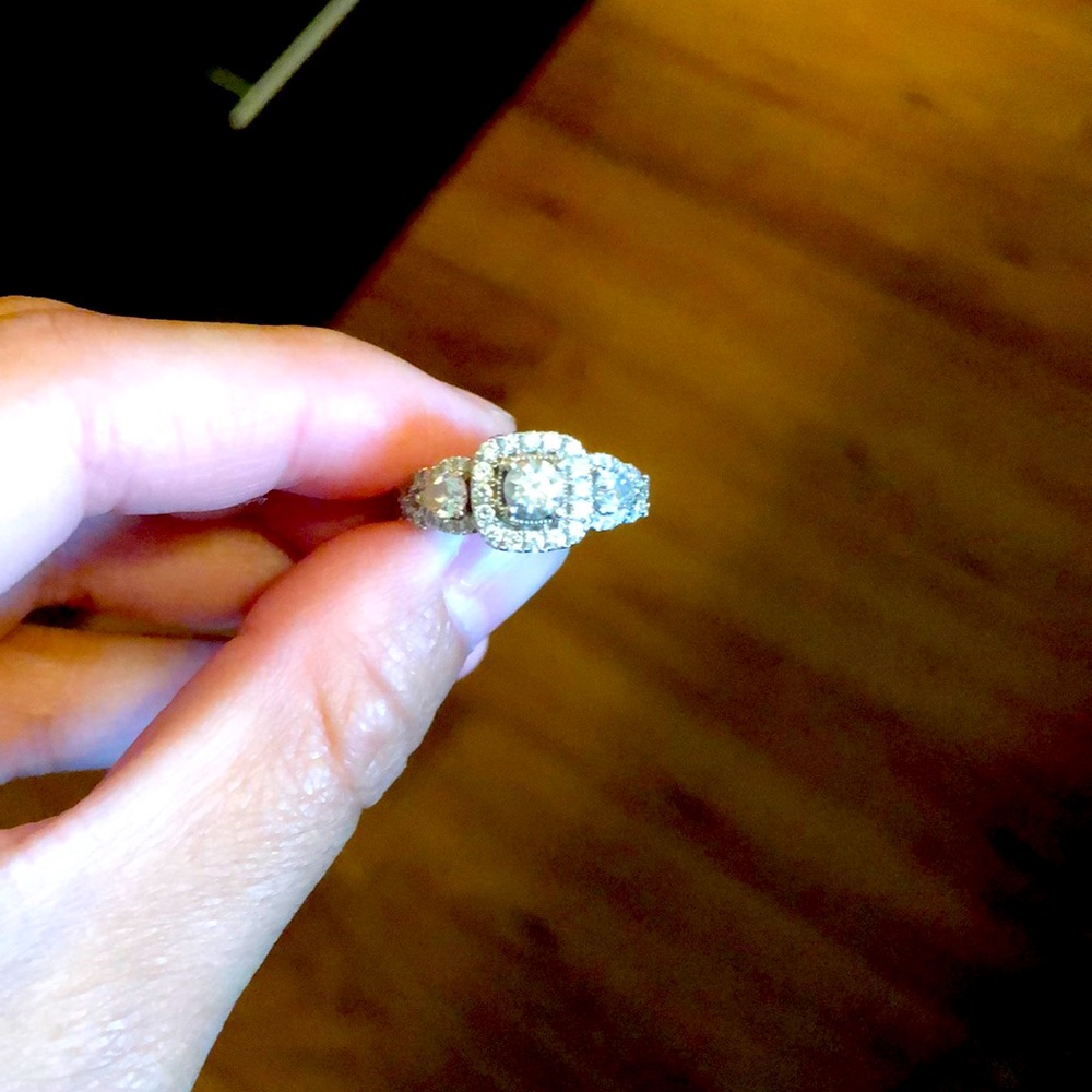 Vera Wang diamond engagement ring size 7 1 3/8 ct